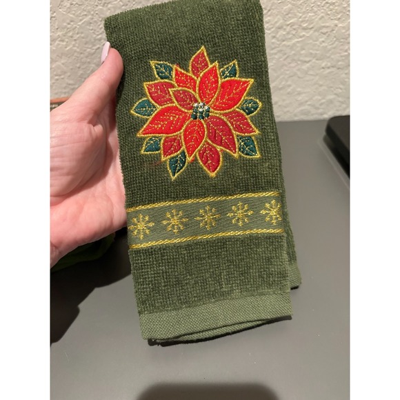 Mixed Holiday Hand Towels - 3 "Peace on Earth" Pine Cone (NWT) & 1 Poinsettia - Picture 6 of 7
